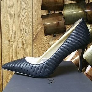 ANN TAYLOR- YVETTE QUILTED PUMP